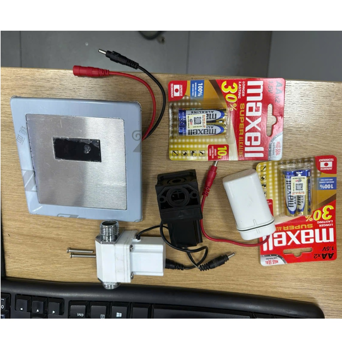 Van xả tiểu cảm ứng âm tường Inax OKUV-30SM-Điện 220V/Pin (AC/DC) - Image 3