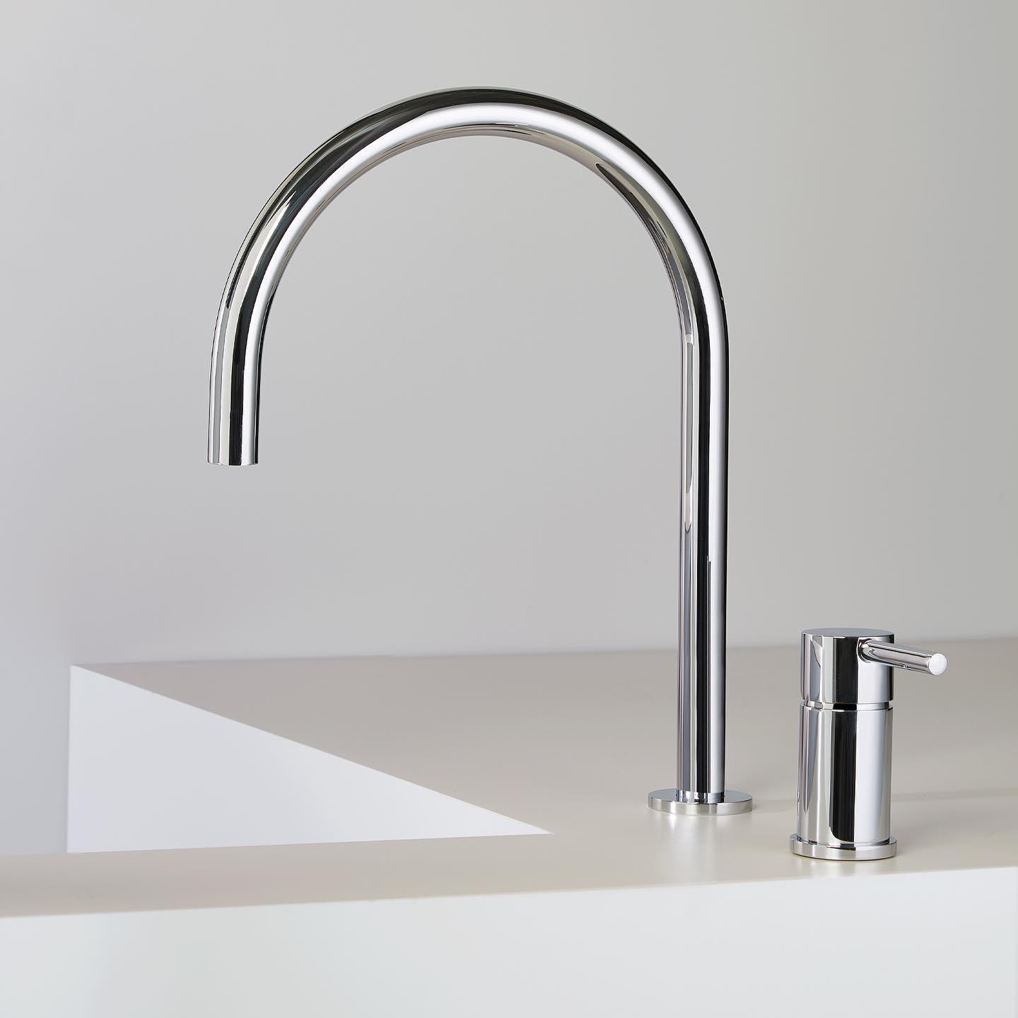 Vòi chậu lavabo nóng lạnh mạ màu đen Miken MK-0912B - Image 5