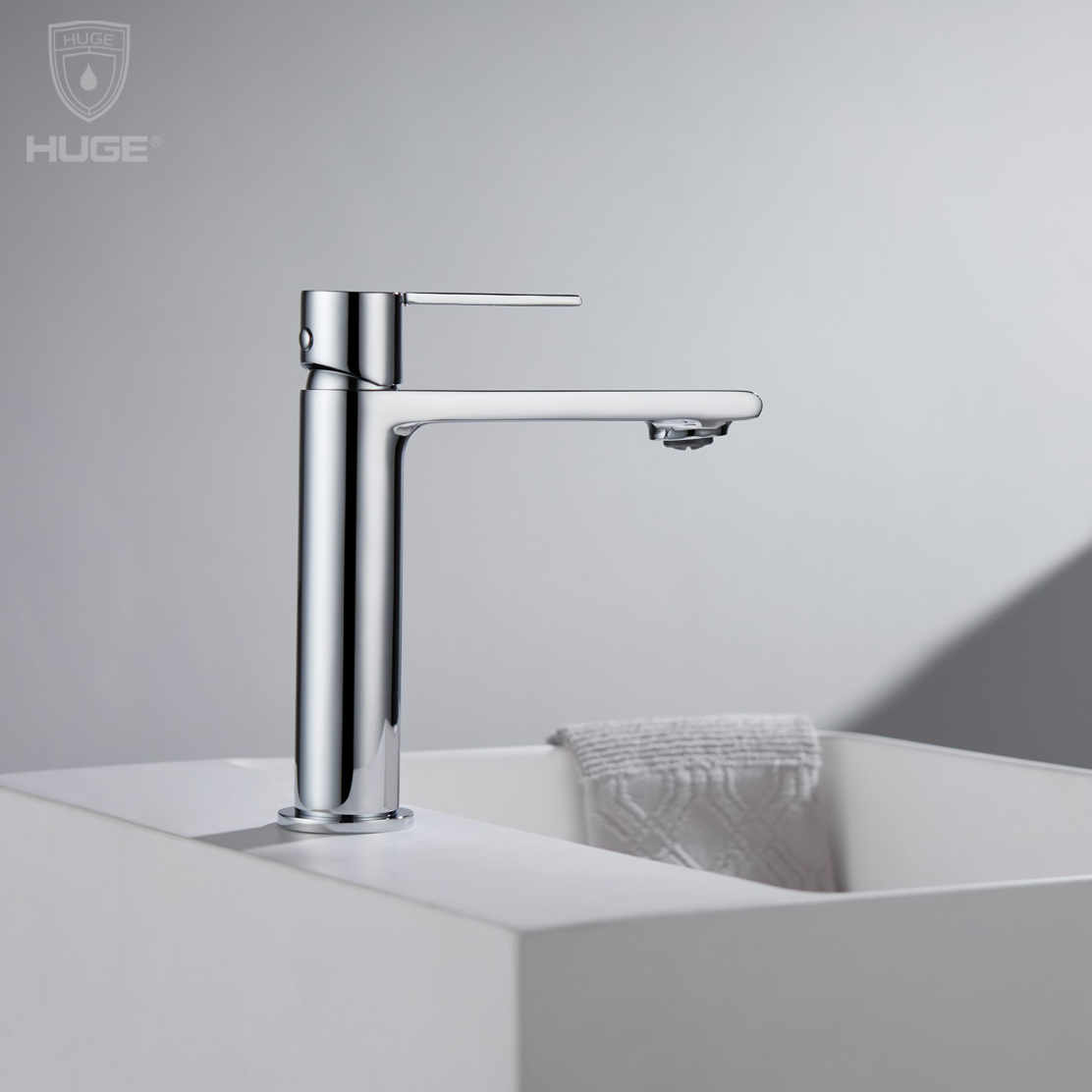 Vòi rửa mặt lavabo nóng lạnh gắn tường màu đen Huge H-VT200B - Image 4